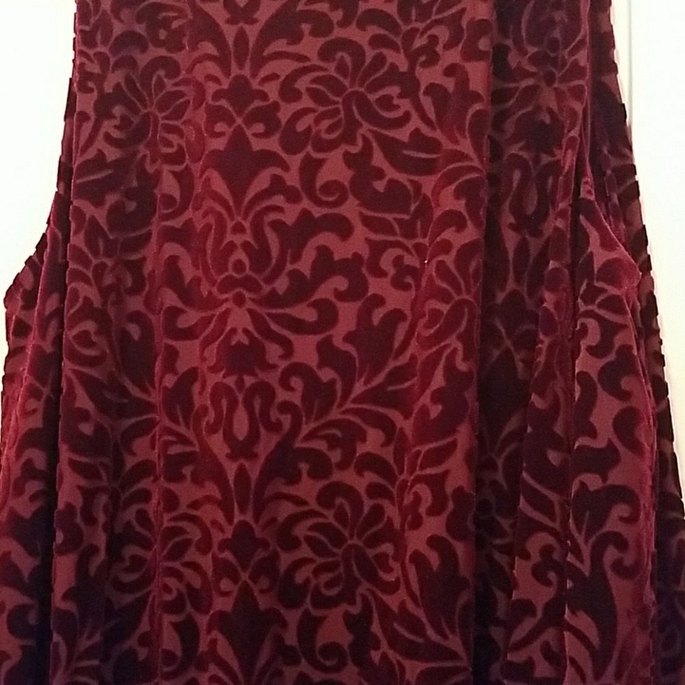 NWT burgundy velvety trapeze dress - Picture 8 of 8